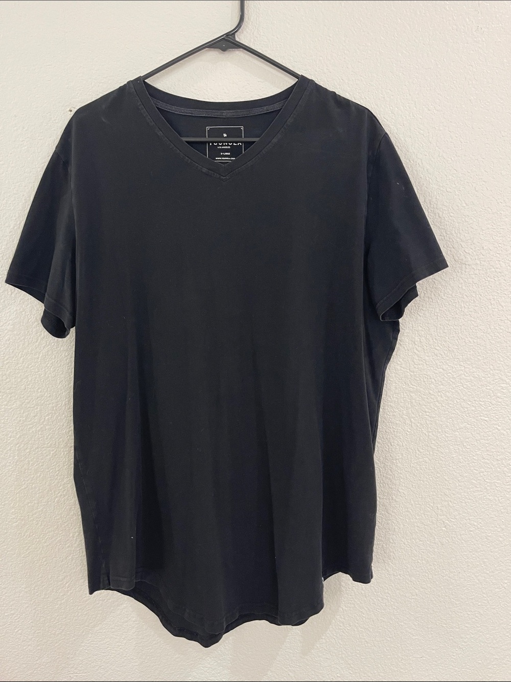 YoungLA Black V-Neck Scalloped Short Sleeve Tee size XL